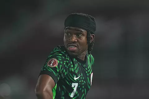 أهم لاعب في نيجيريا.. ماذا قال لوكمان عن مشادته مع أوسيمين؟